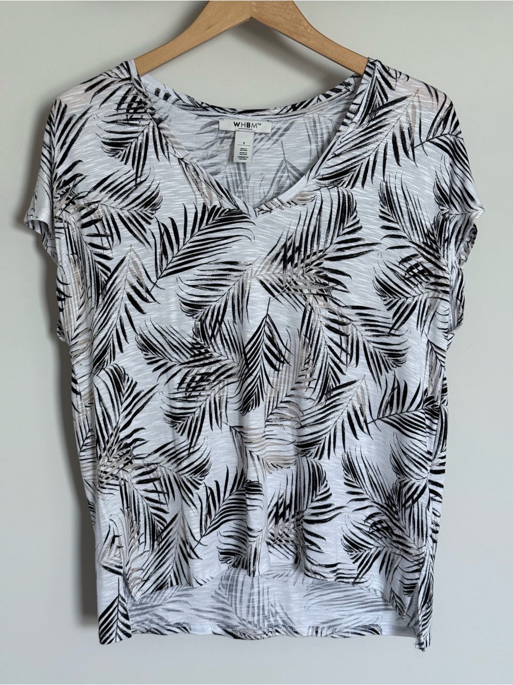White House Black Market Palm Leaf Short Sleeve V-neck Top White Black Tan Small